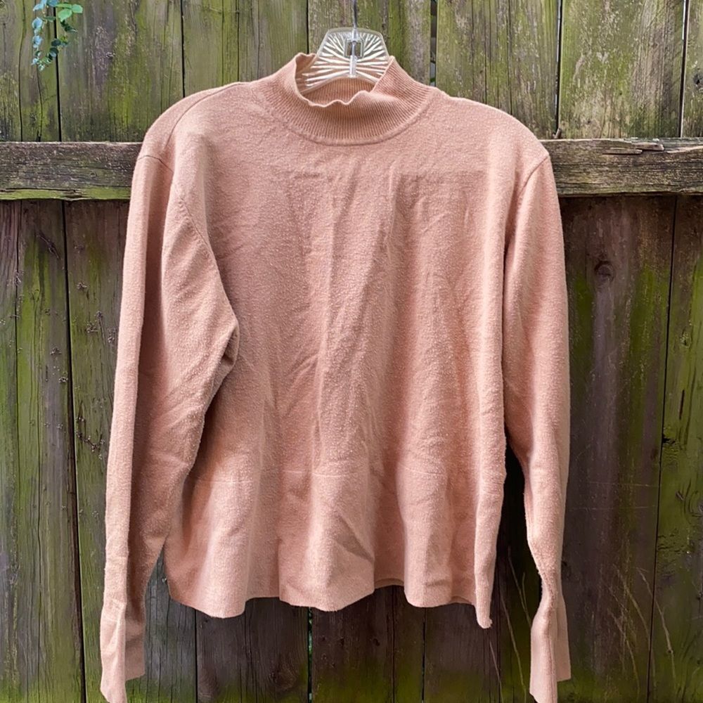 George tan turtleneck top sz. XL
